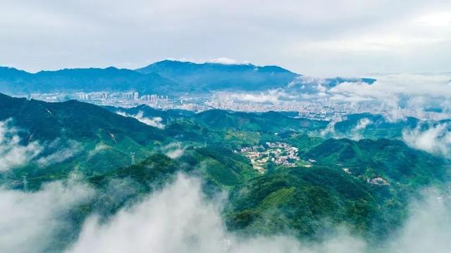 险些命丧深山，他独自航拍中国34省，拍下的照片让人热泪盈眶